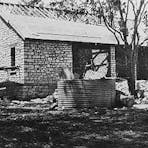 1924-25 - Lyons Cottage under construction by Harold Snell.