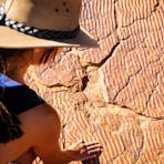 Aus_redcentre-rockmarkings