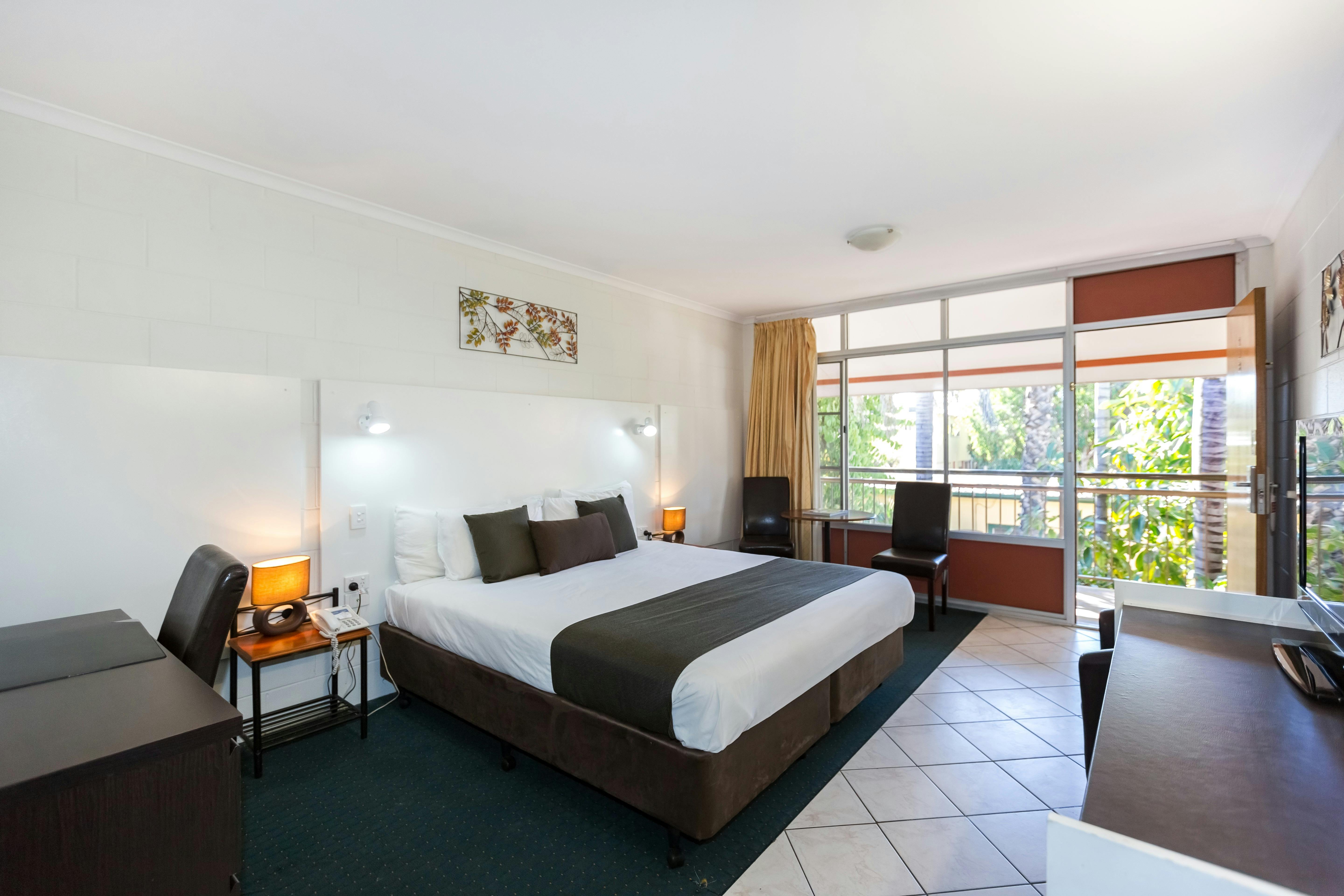 deluxe king room