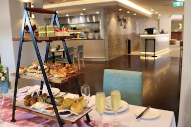 Bottomless High Tea: Bubbles & Bites