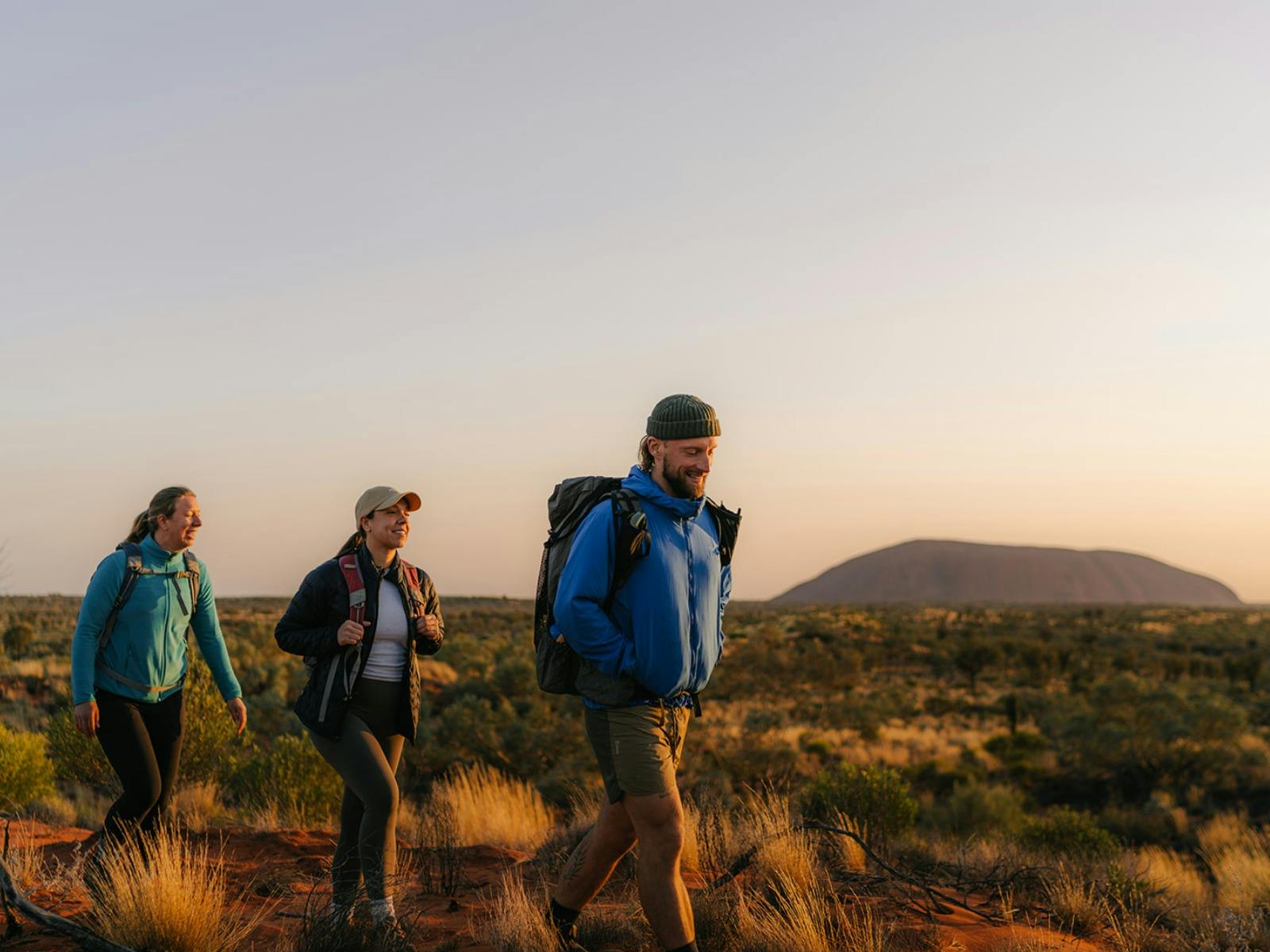 Guided walking around Uluṟu