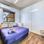 Queen room at Skippers with water views