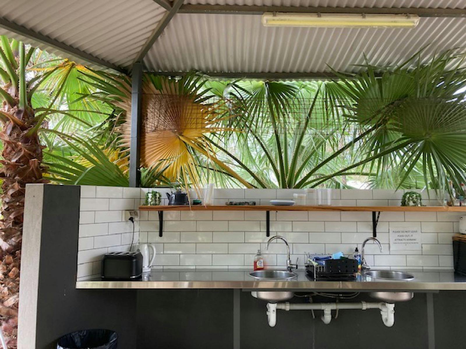 Camp kitchen facilities at Alice Springs Caravan Park