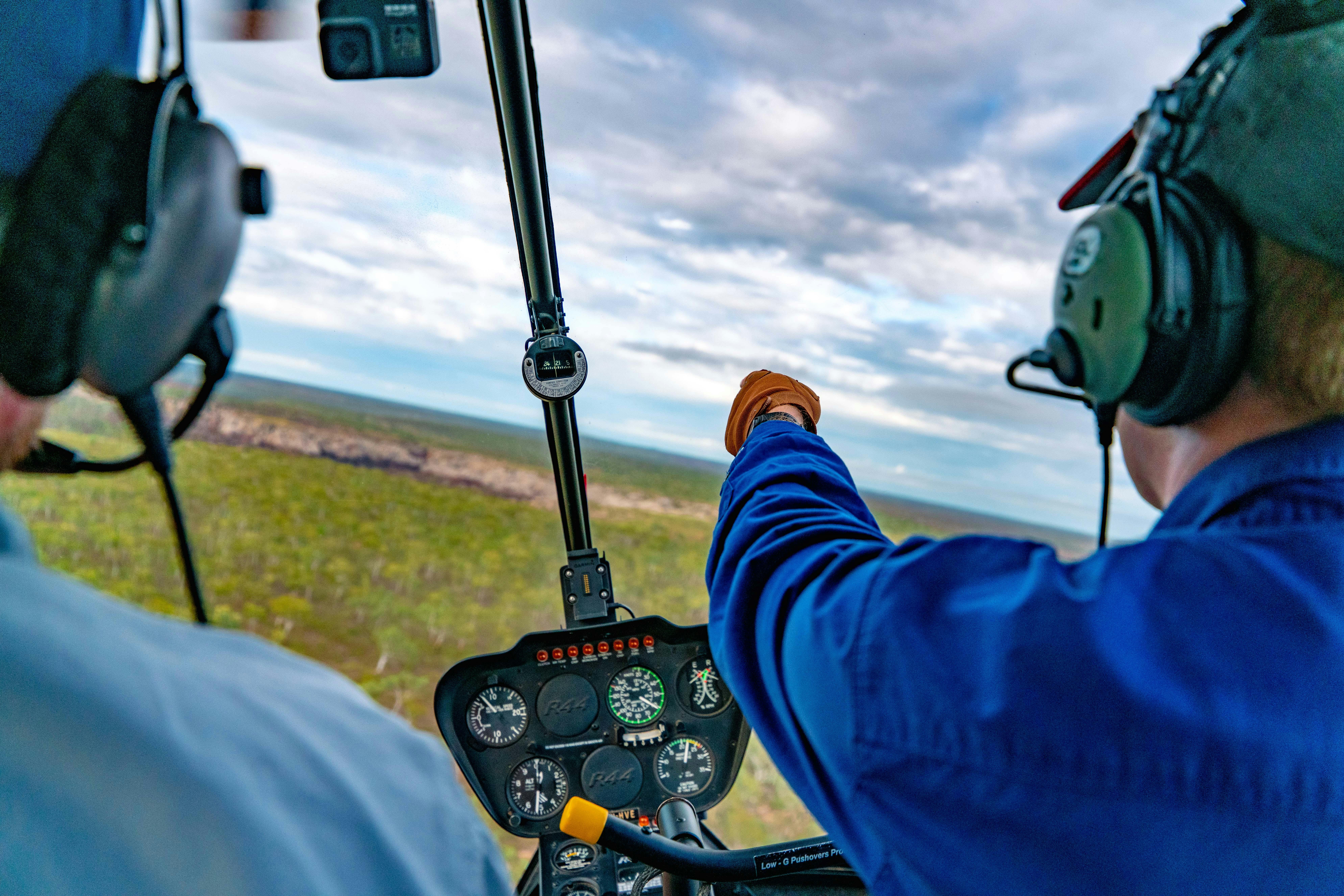 Expert commentary from a piolt who has worked in the area for 12 years and has a science degree.