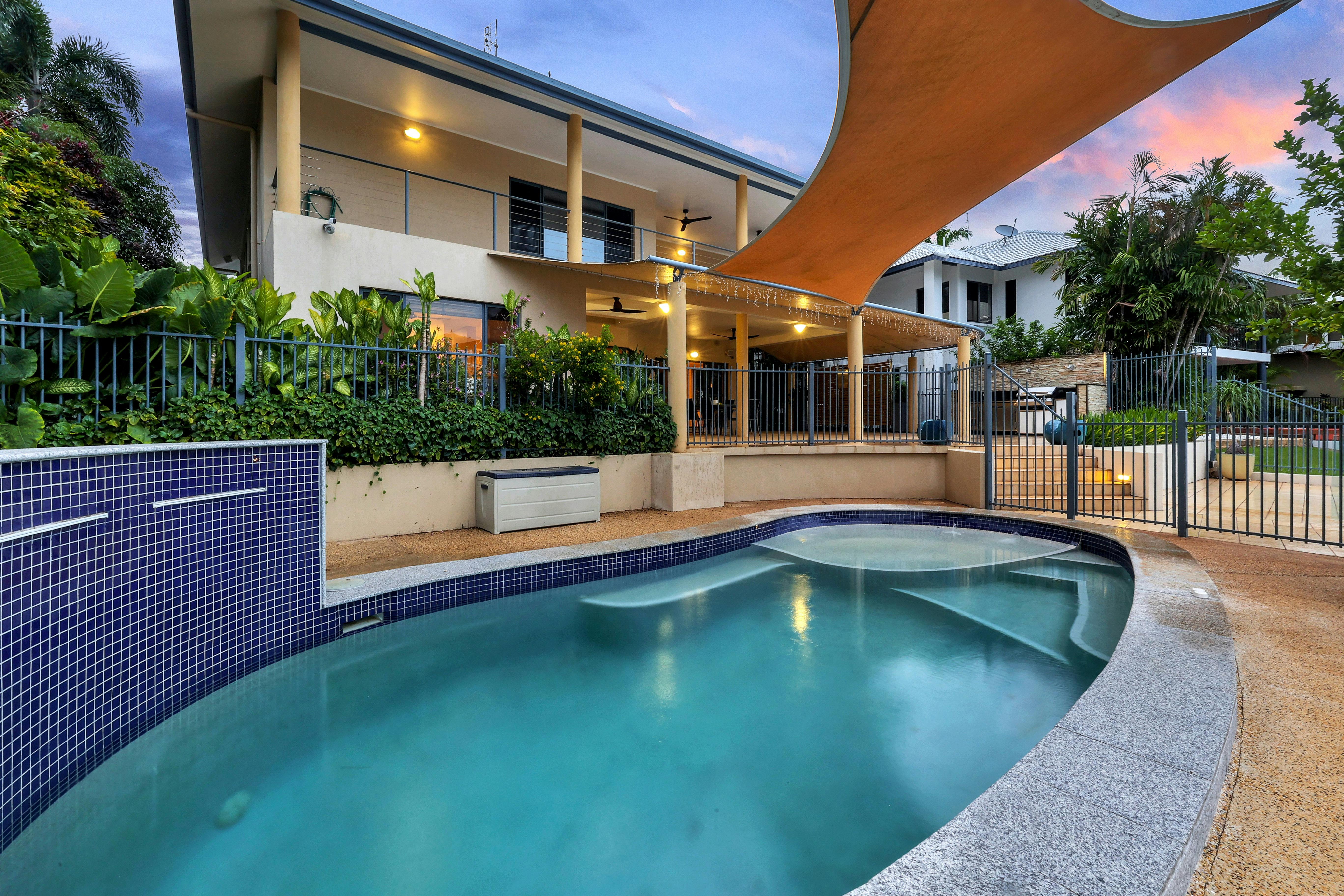 Luxury Vacation Home in Darwin Swimming Pool