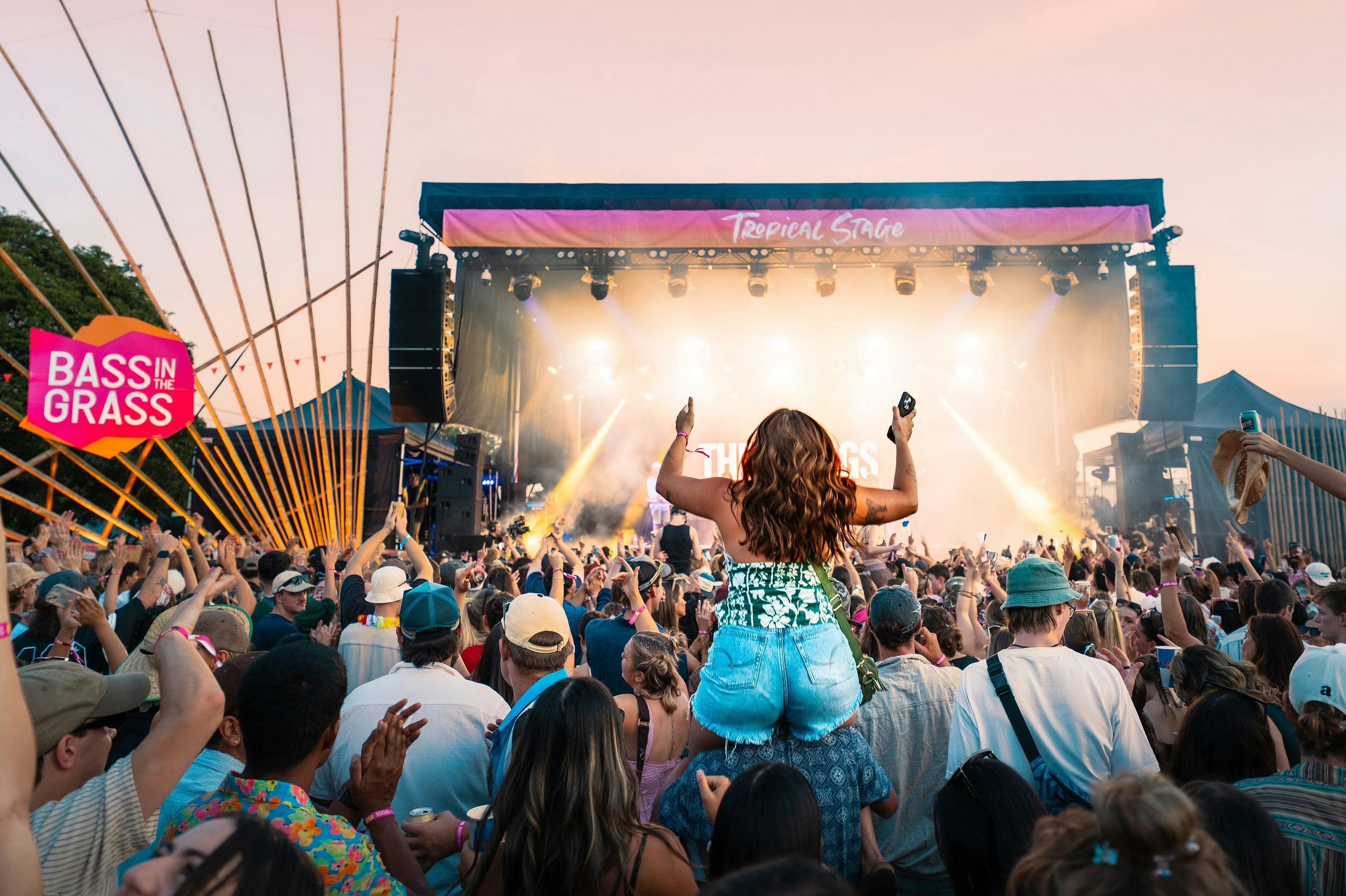Crowd watching the BASSINTHEGRASS stage