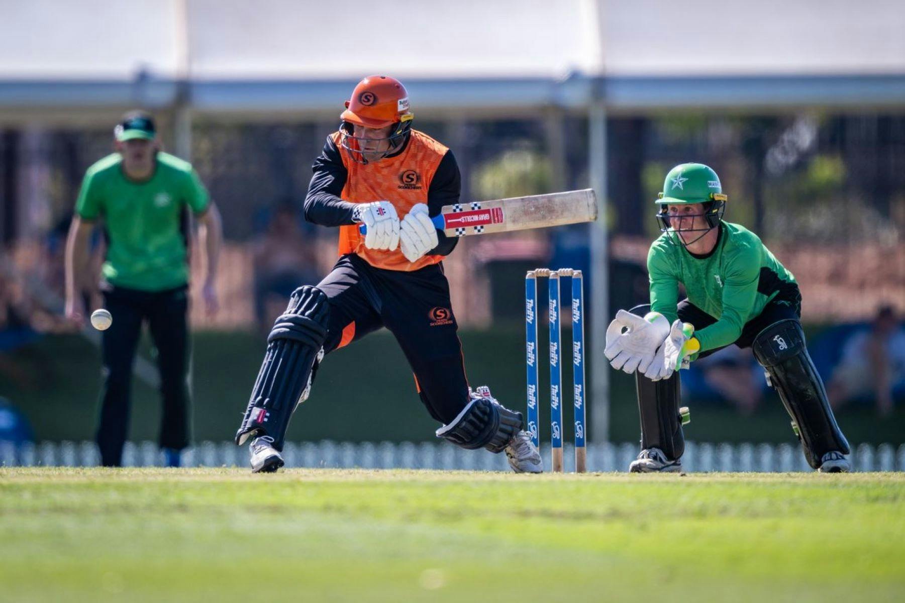 Perth Scorcher Sam Fanning attempts a pull shot with Melbourne Stars keeper Sam Harper watching on