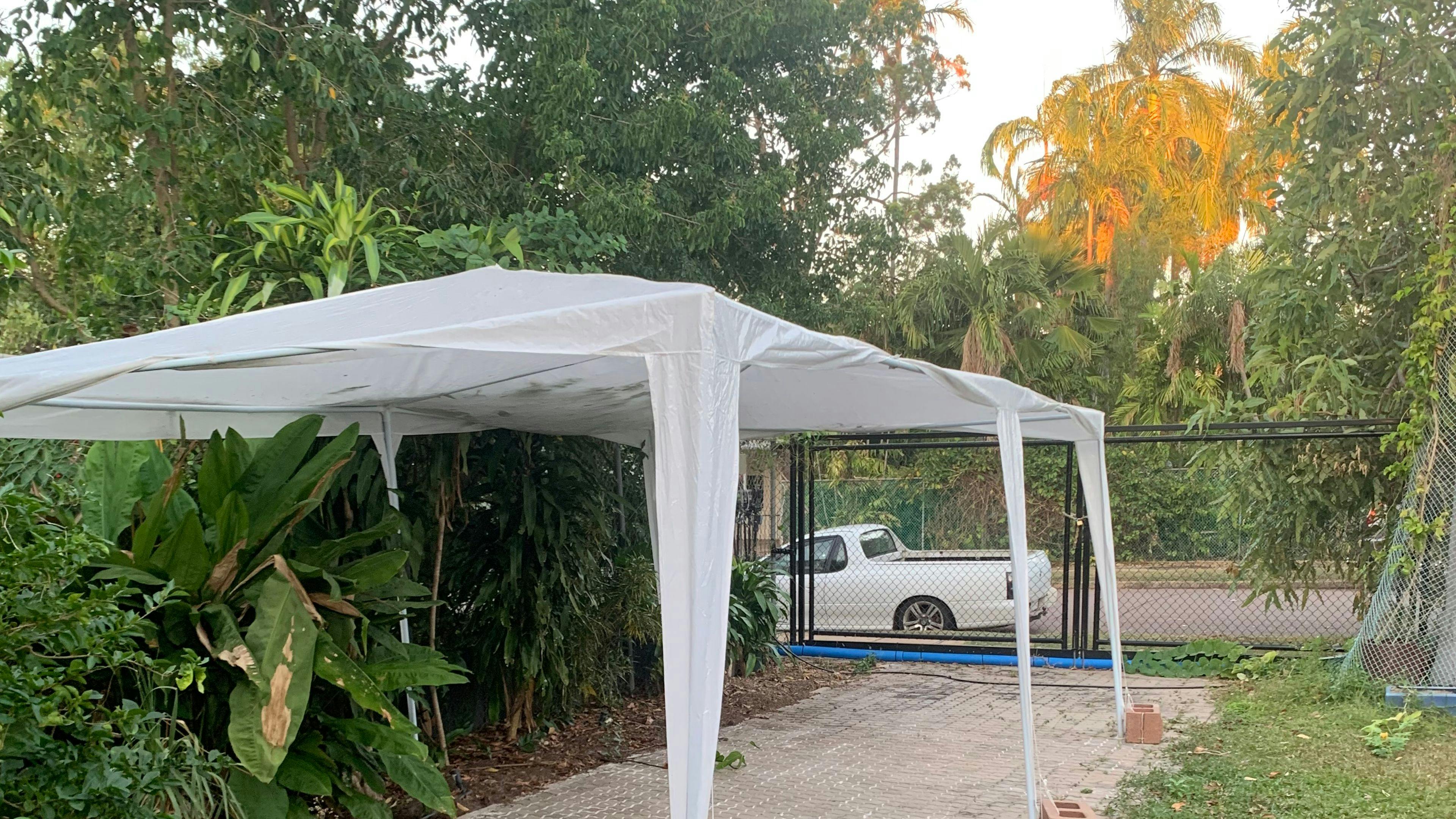 Van site in Taryn’s front garden - walk to the beach