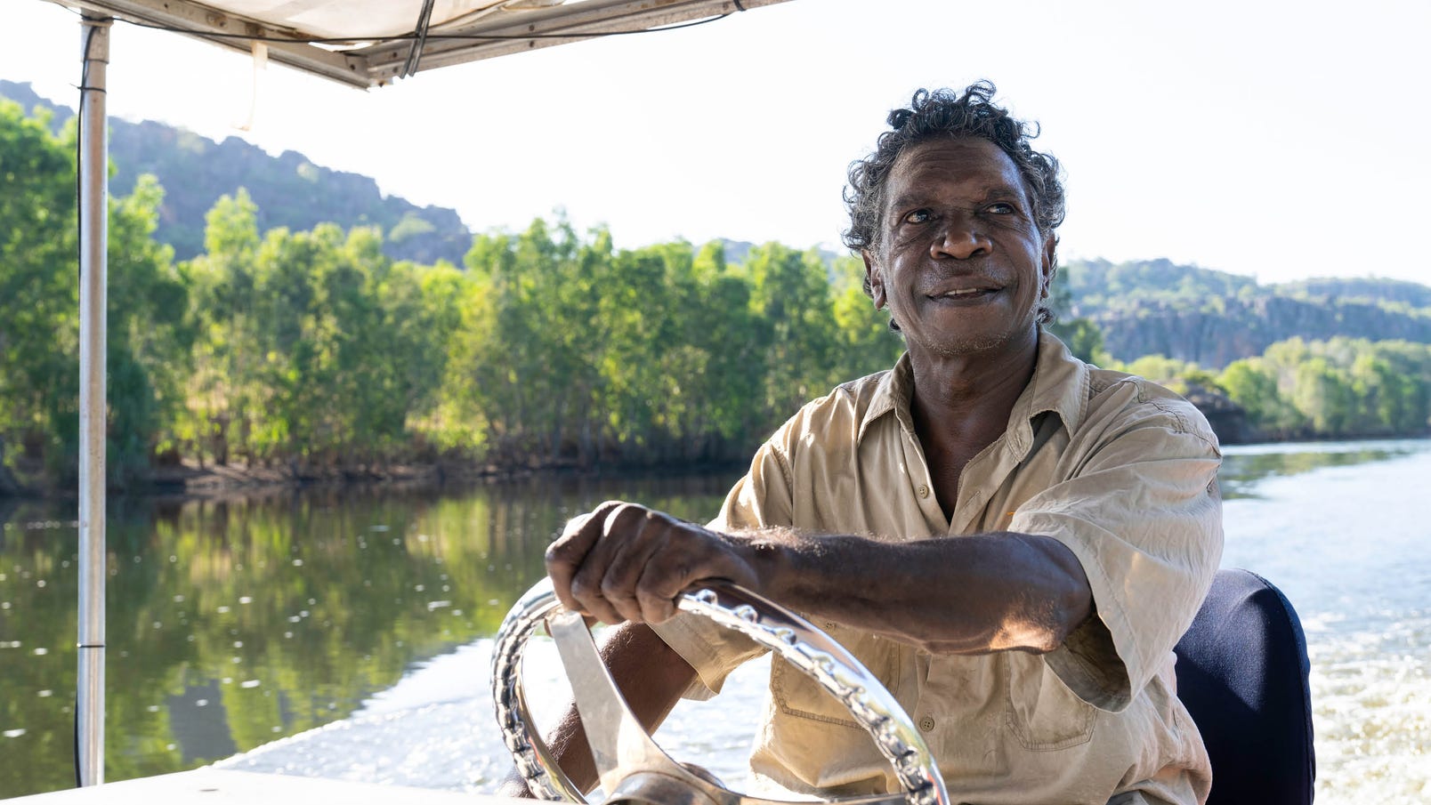indigenous tour guide on kakadu cultutal tour