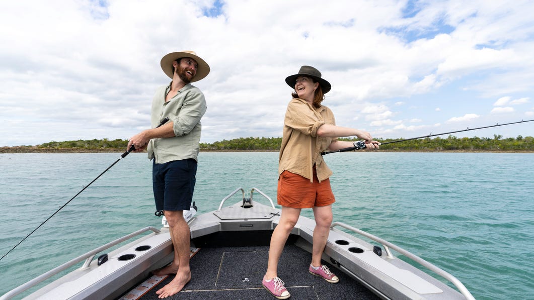 Friends-on-fishing-boat
