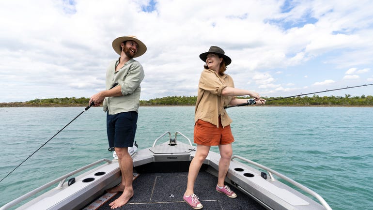 Friends-on-fishing-boat