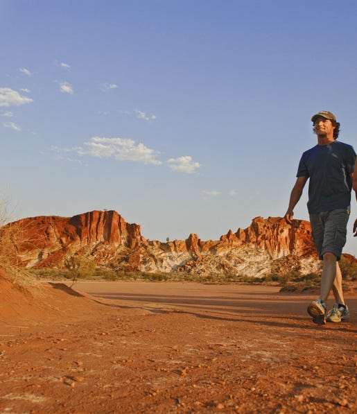 hiking around rainbow valley conservation reserve,-d-,jpg