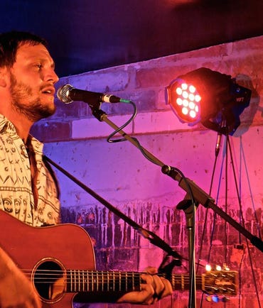 Ben Evolent performing in Darwin