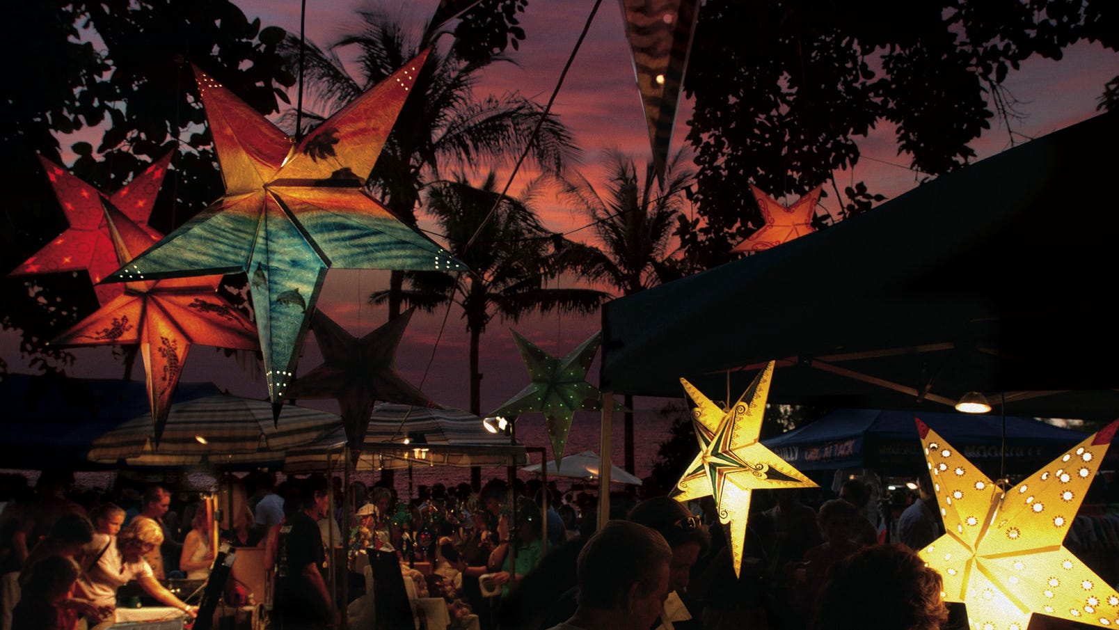 11-Mindil Beach Sunset Markets at dusk