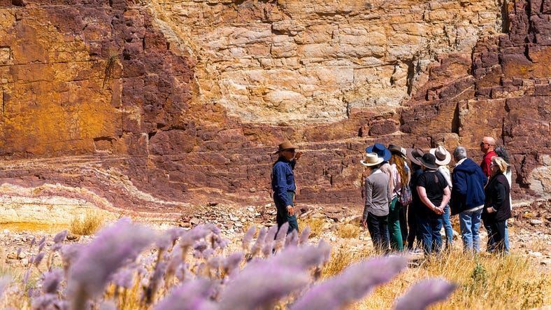 Ochre pits tour with Emu Run Experience