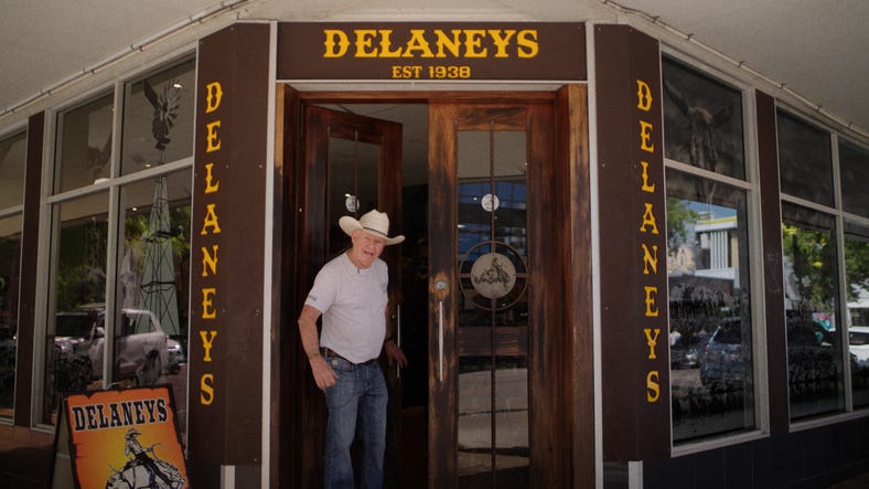 Man standing in front Delaneys Darwin