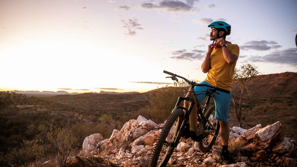 Man on mountainbike in MacDonnell Ranges