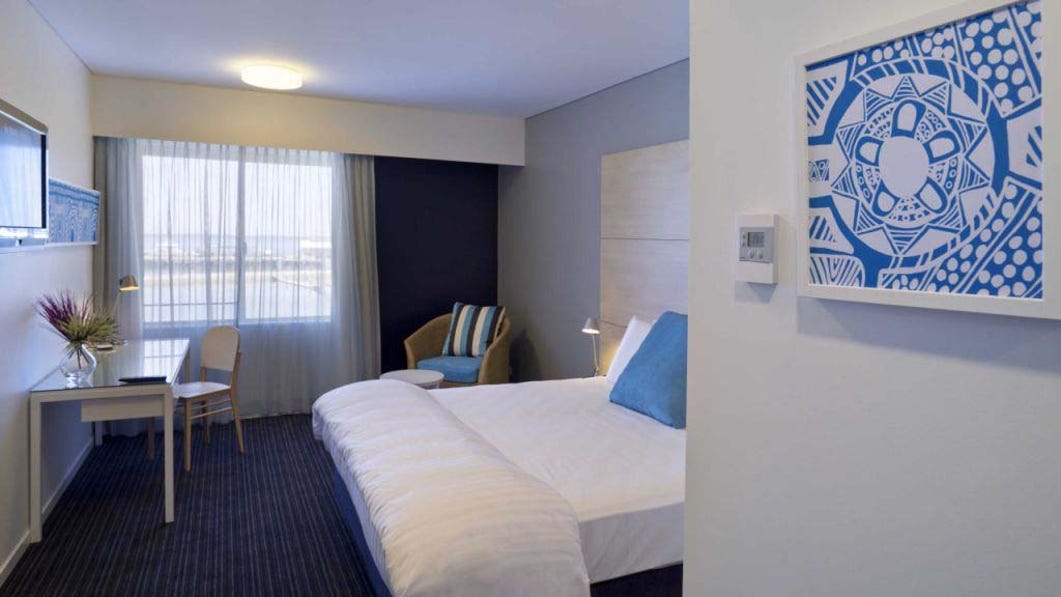 Vibe Hotel Darwin bedroom