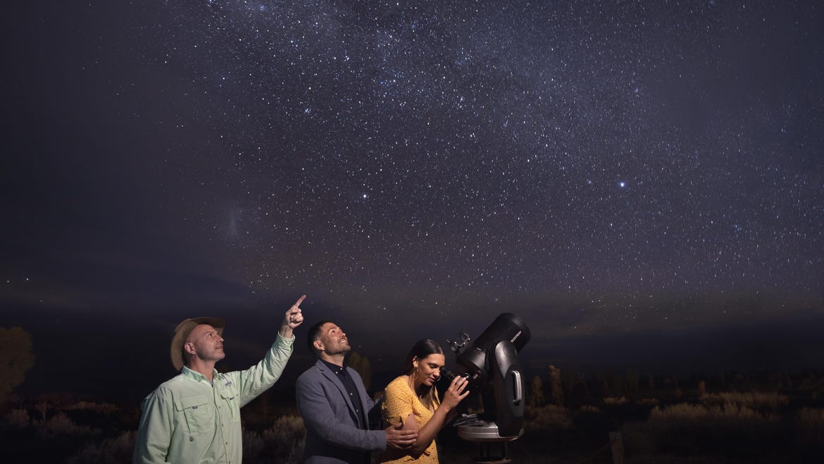 stargaze-at-uluru-during-at-sounds-of-silence