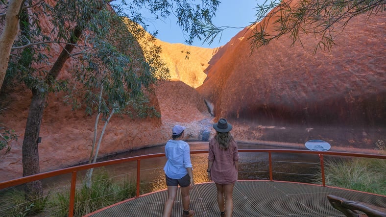 Walk to Mutitjulu Waterhole Uluru