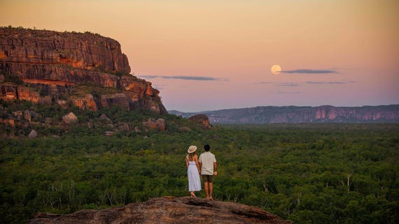Couple at Nawurlandja lookout at sunset in Katherine