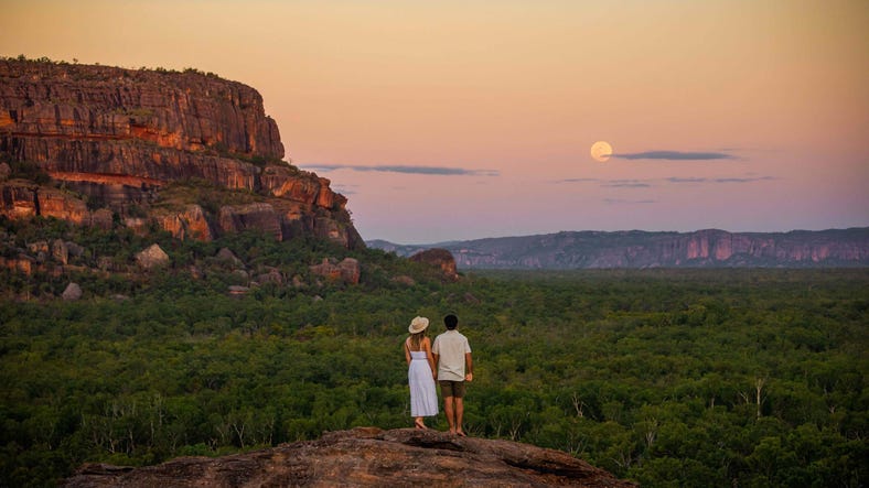 Couple at Nawurlandja lookout at sunset in Katherine