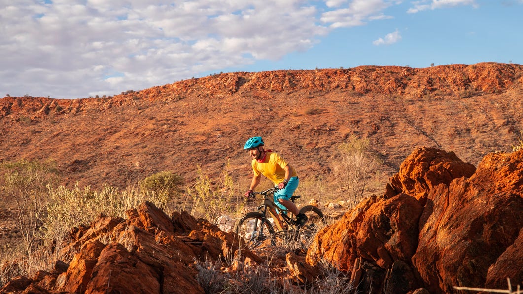 Man-mountain-biking-on Alice-Springs-trail