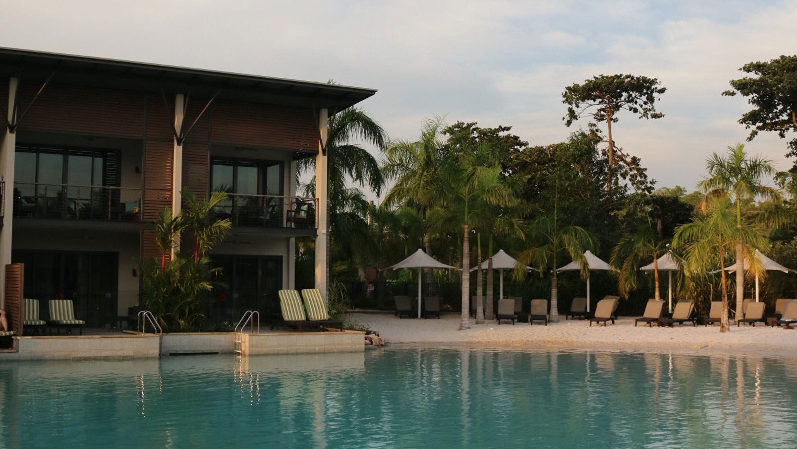 mindil-beach-resort-darwin-pool