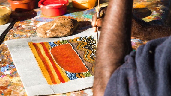 Dot painting with Maruku Arts in Uluru