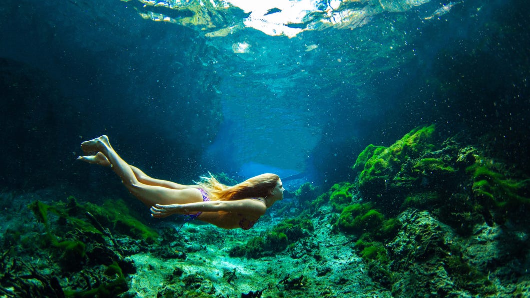 Girl swimming underwater at bitter springs underwater near Katherine