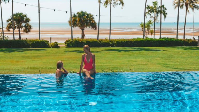 Two girls in the pool at Mindil Beach Casino Resort in Darwin