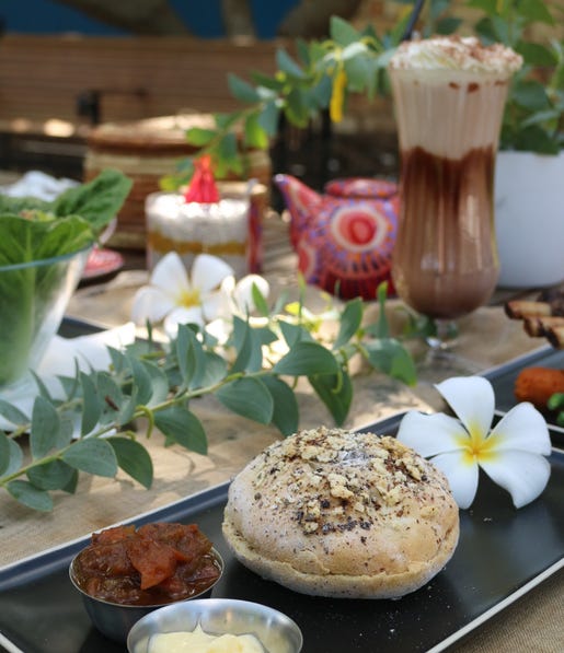 A damper loaf on a plate with condiments