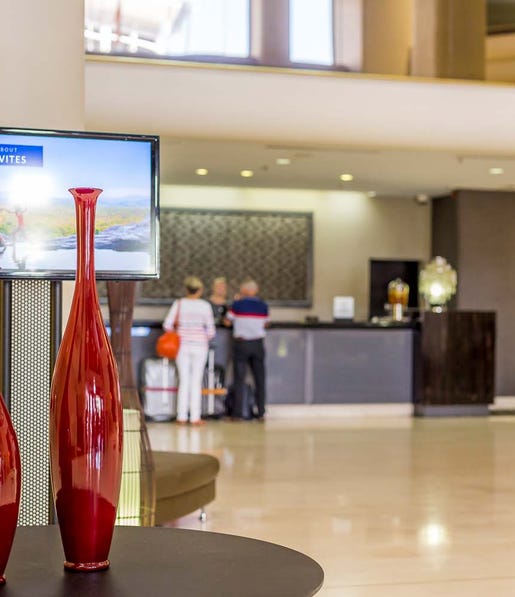 Hilton Darwin lobby