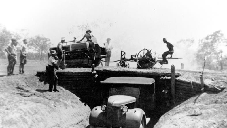 'Chinaman' machinery in use for loading gravel