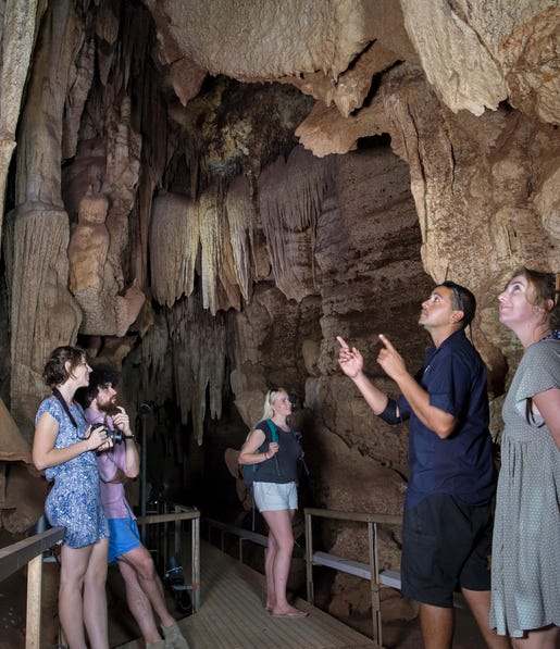 Cutta Cutta caves tour group near Katherine