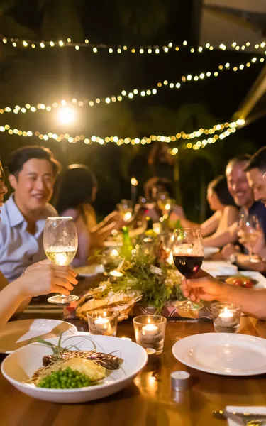 Couple eating at Cooinda Lodge