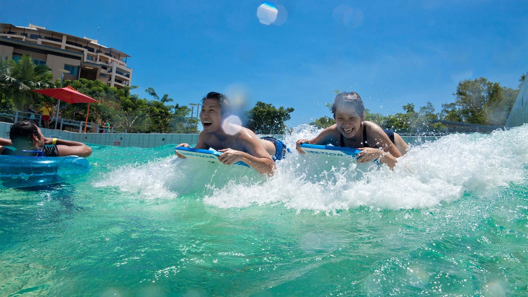 Wave-pool-family-activities
