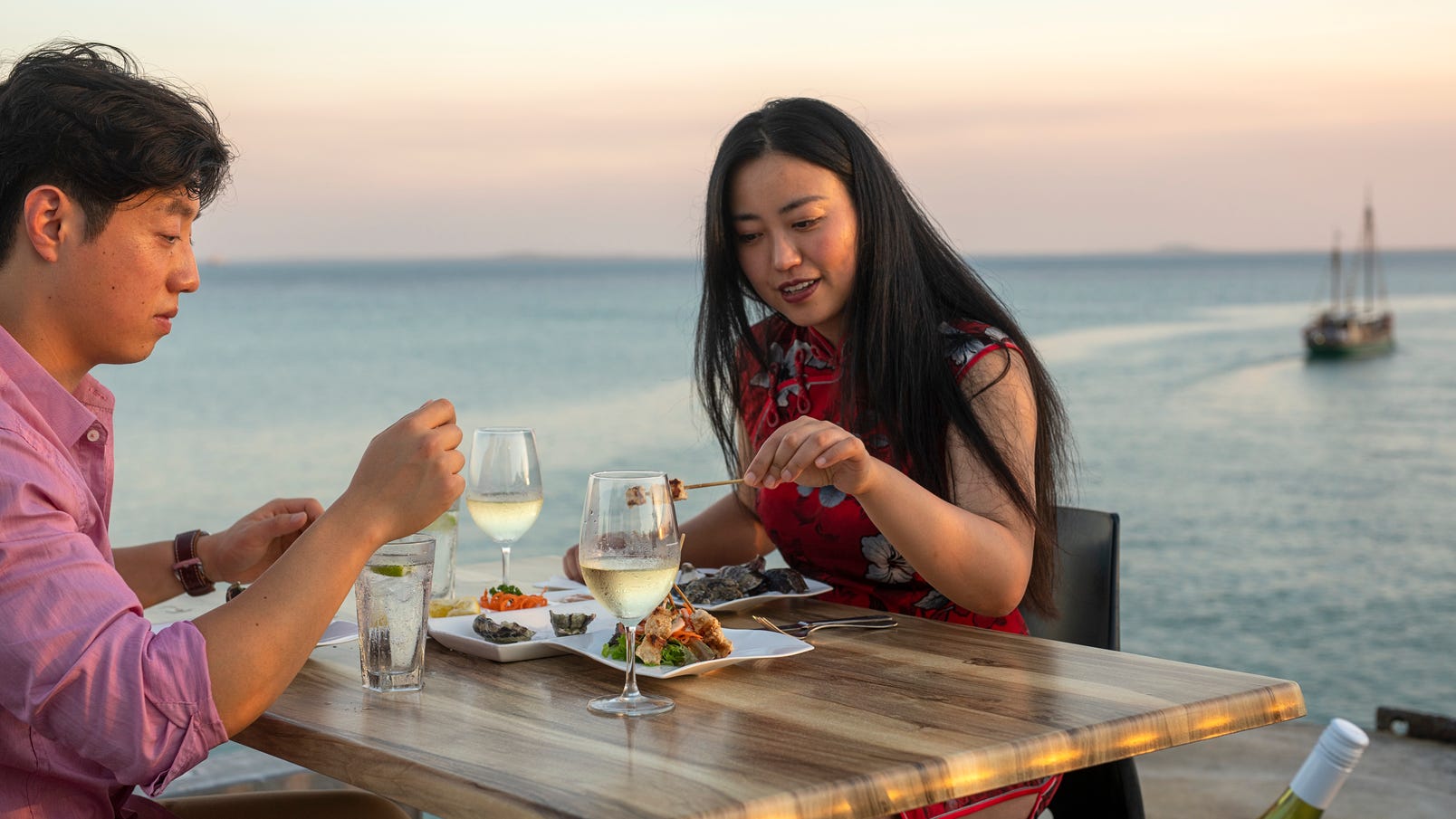 Dining-at-Stokes-Hill-Wharf