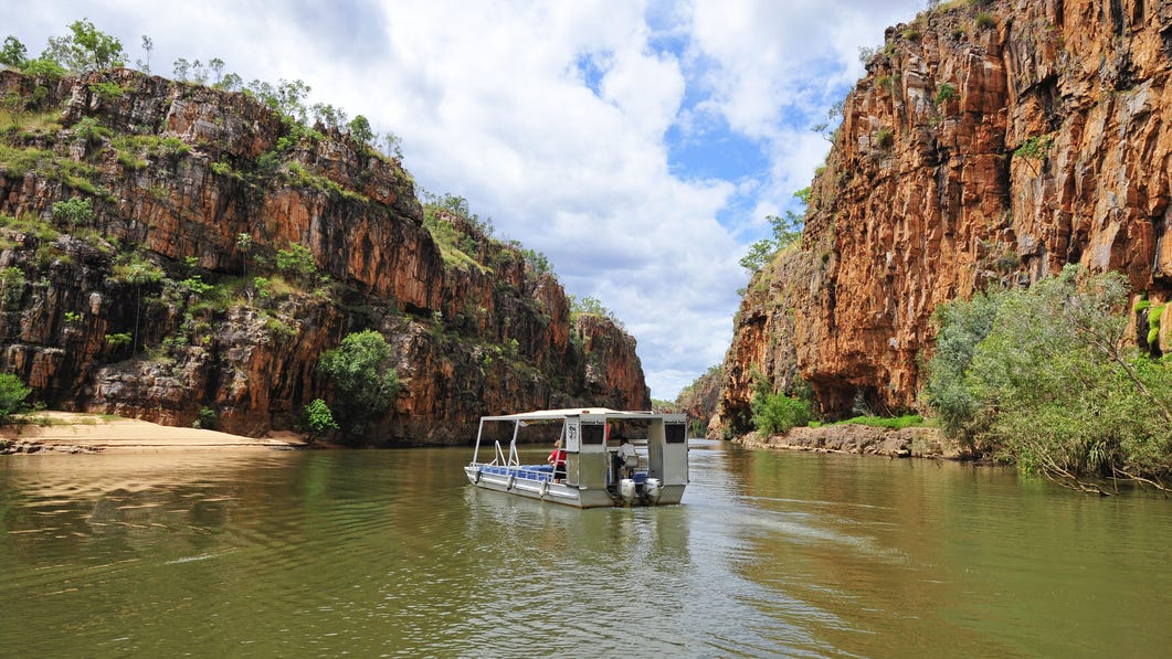 A river cruise in Katherine Gorge in Nitmiluk National Park