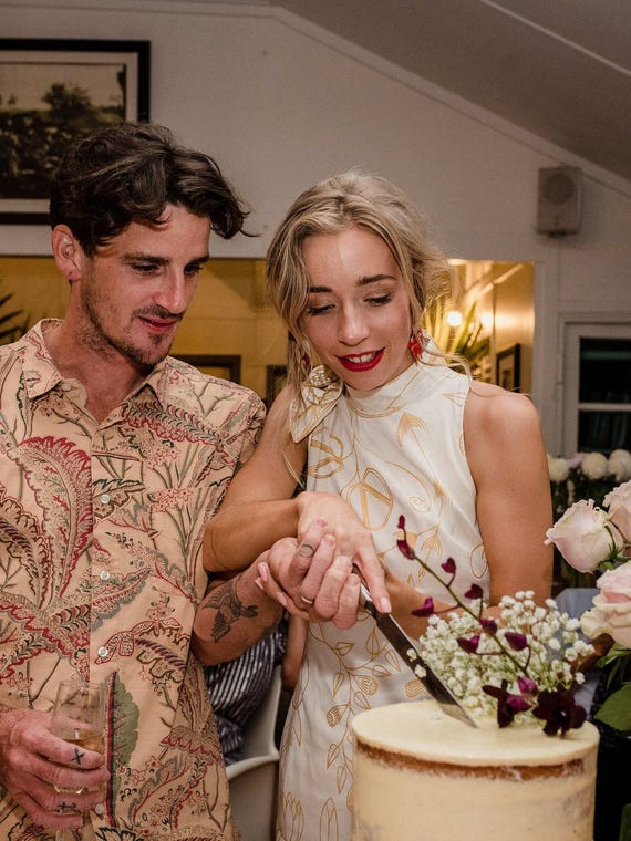 Couple cutting the cake at their wedding in Darwin