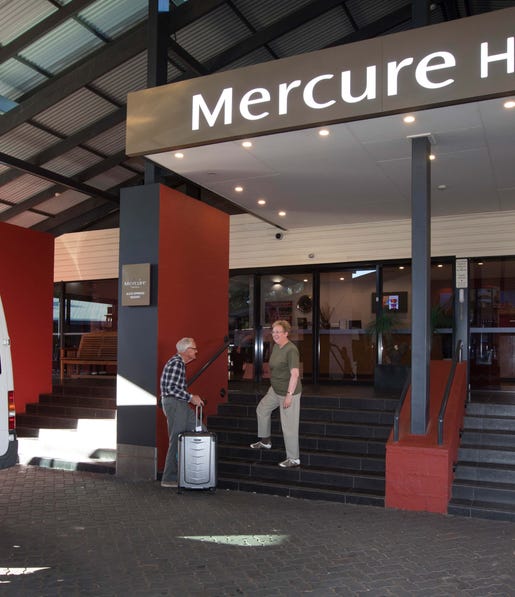 Mercure Hotel Alice Springs lobby