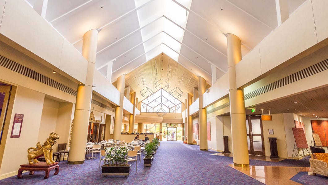 Doubletree Alice Springs lobby