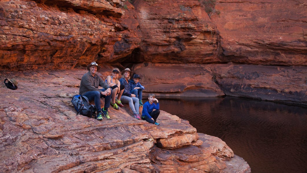 A family at the Garden of Eden on the rim walk around Kings Canyon