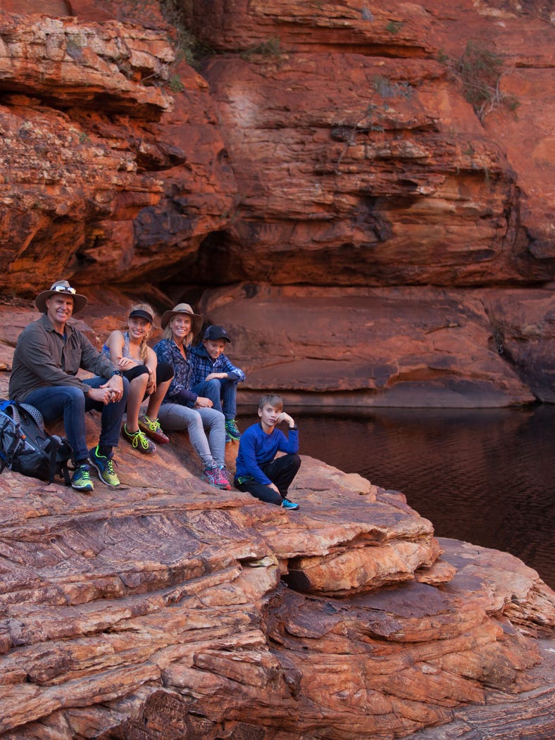 A family at the Garden of Eden on the rim walk around Kings Canyon